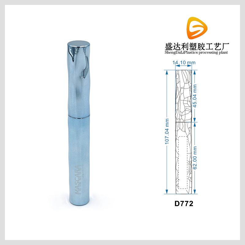 D772